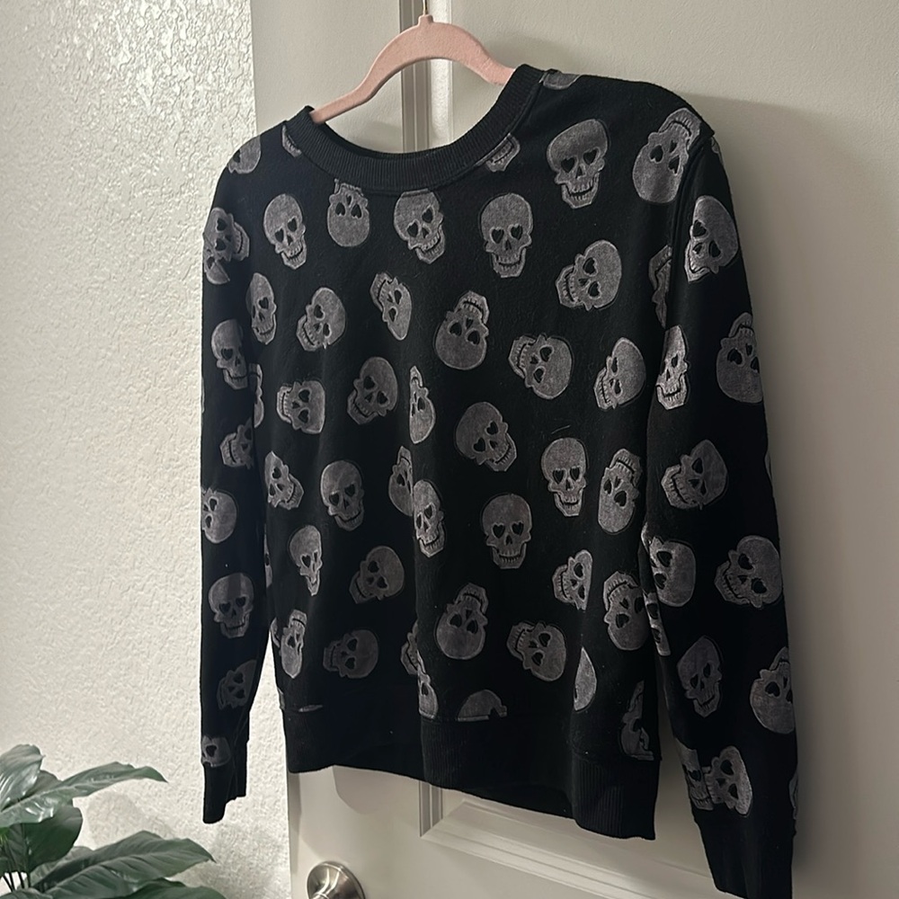 Skull sweater